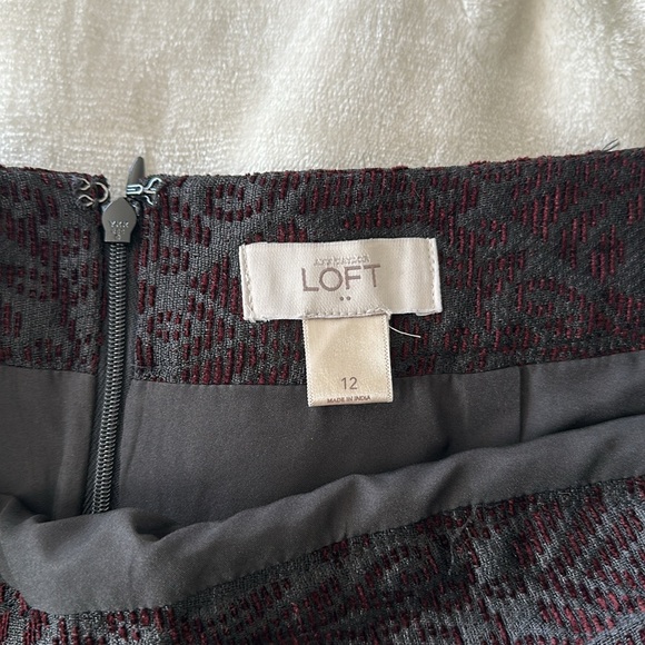 LOFT MINI EMBROIDERED DETAIL SKIRT SIZE 12 - Picture 3 of 3